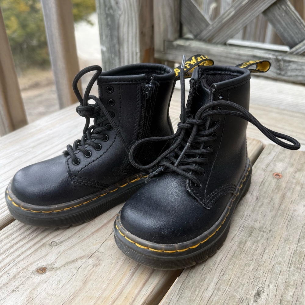 toddler dr martens black lace up boots - size 7